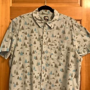North Face Short Sleeve Button Down (Men’s Size XL)